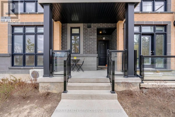 5 - 1 Bond Crescent, Richmond Hill, ON L4E1J4 Photo 5