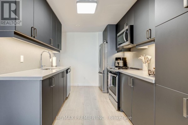 Primary Bedroom - 5 - 1010 Portage Parkway, Vaughan, ON L4K0K3 Photo 4