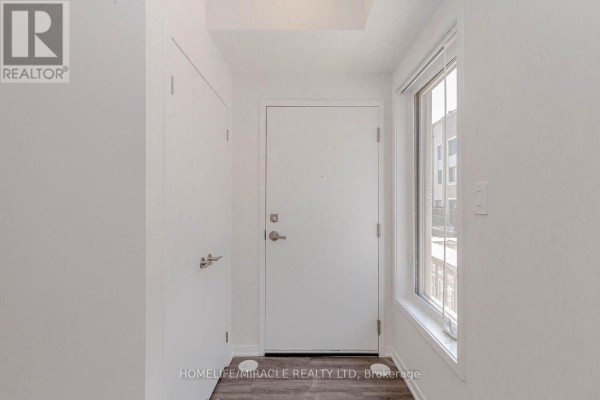 Kitchen - 5 - 11 Honeycrisp Crescent, Vaughan, ON L4K0N6 Photo 3