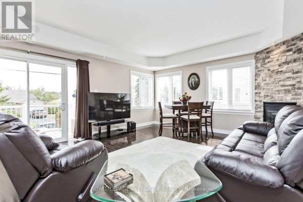 Living room - 5 - 1230 Marenger Street, Ottawa, ON K1C1S2 Photo 3