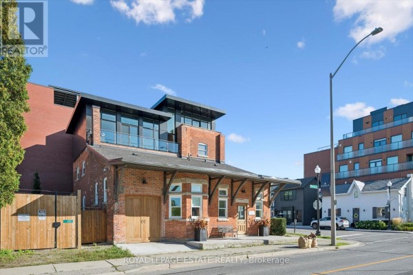 5 - 139 Thomas Street, Oakville, ON L6J3A9 Photo 2