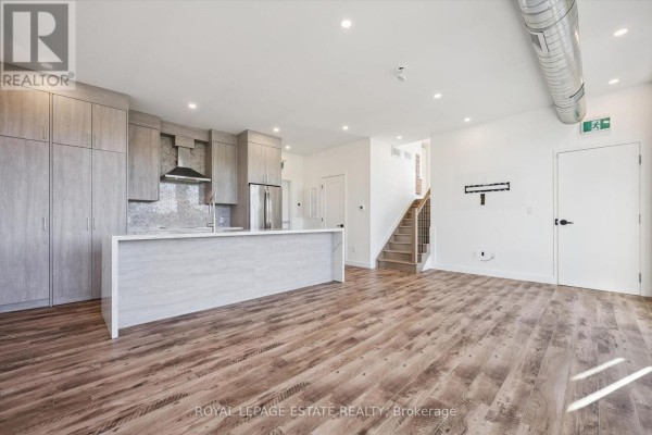 5 - 139 Thomas Street, Oakville, ON L6J3A9 Photo 4