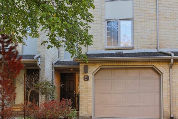 5 - 1399 Commissioners Road W, London South