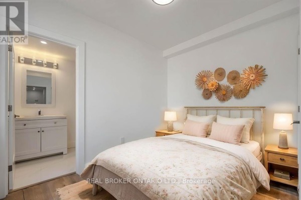 Living room - 5 - 14 Hatfield Crescent, Toronto, ON M9W2R8 Photo 4