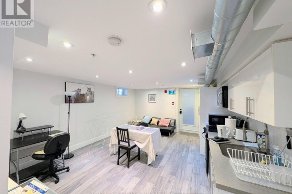 Bedroom - 5 - 189 Sheridan Avenue, Toronto, ON M6H3M5 Photo 3