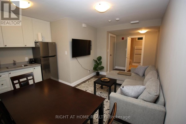 Kitchen - 5 - 2 Glen Gordon Road, Toronto, ON M6P1B8 Photo 4