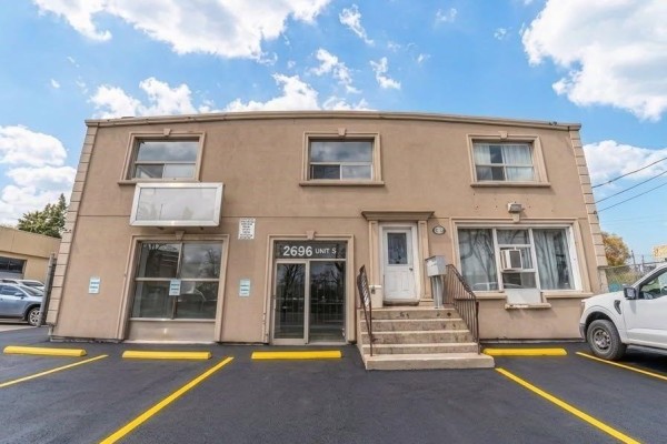 5 - 2696 St Clair Avenue W, Toronto