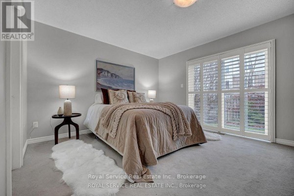 Living room - 5 - 350 Lakebreeze Drive, Clarington, ON L1B0A2 Photo 4