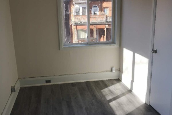 5 - 5 Sorauren Avenue, Toronto, ON M6R2C6 Photo 3