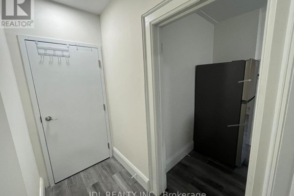 5 - 5 Sorauren Avenue, Toronto, ON M6R2C6 Photo 4
