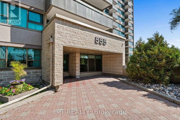 Family room - Ph5 - 555 Brittany Drive, Ottawa, ON K1K4C5 Photo 4