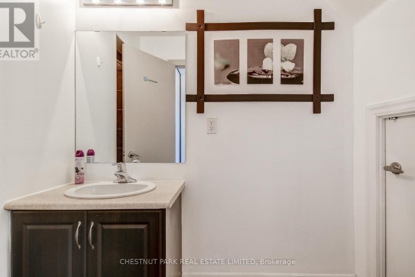 5 - 885 Lakeshore Road E, Mississauga, ON L5E1E2 Photo 5