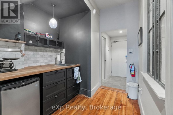 Bathroom - 5 - 94 Wellington Street, Stratford, ON N5A2L2 Photo 4