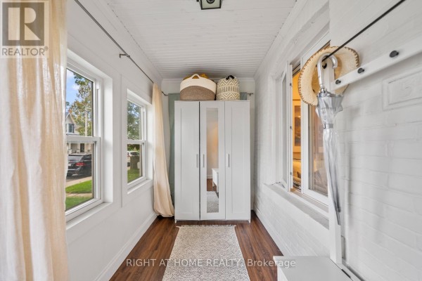Bedroom 2 - 5 1/2 Luttrell Avenue, Toronto, ON M4C5E2 Photo 5