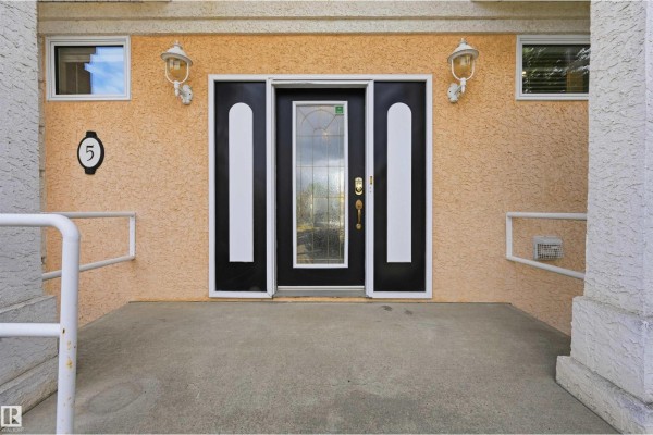 Kitchen - #5 11809 9b Av Nw, Edmonton, AB T6J7B6 Photo 3