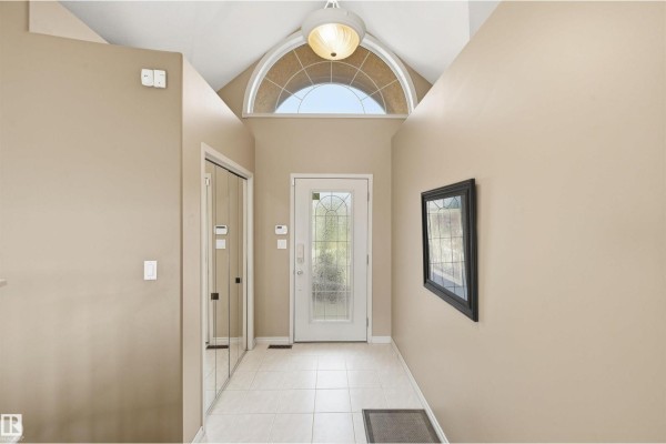 Family room - #5 11809 9b Av Nw, Edmonton, AB T6J7B6 Photo 4