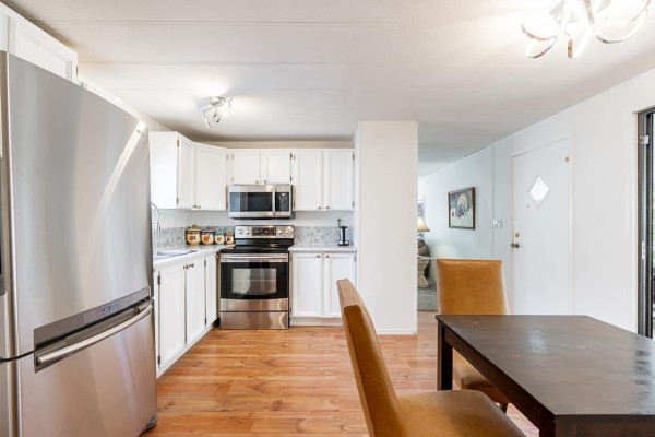 5 13650 80 Avenue, Surrey, BC V3W6J8 Photo 2