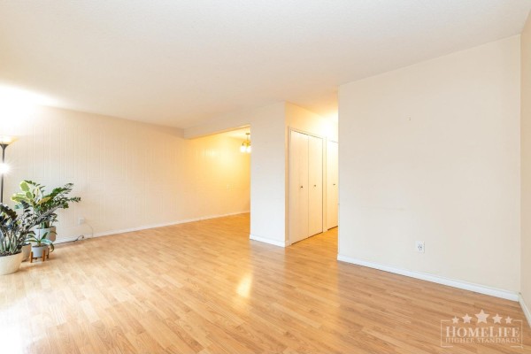 5 13755 102 Avenue, Surrey, BC V3T1N9 Photo 4