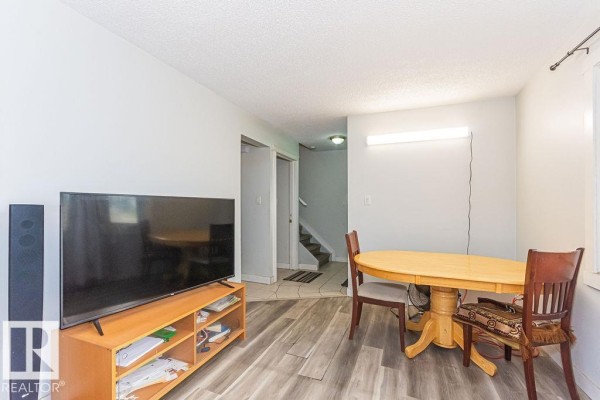 Kitchen - #5 14205 82 St Nw, Edmonton, AB T5E2V7 Photo 2
