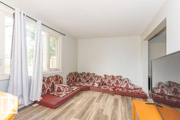 Primary Bedroom - #5 14205 82 St Nw, Edmonton, AB T5E2V7 Photo 3
