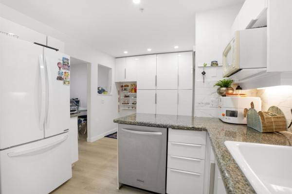 5 15432 16a Avenue, Surrey, BC V4A1T3 Photo 4