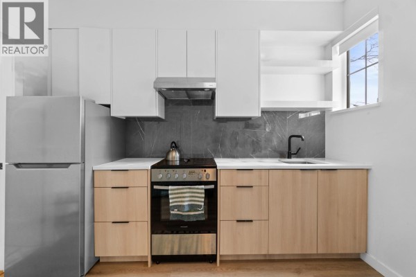 5 237 Ridgeway Avenue, North Vancouver, BC V7L0H6 Photo 3