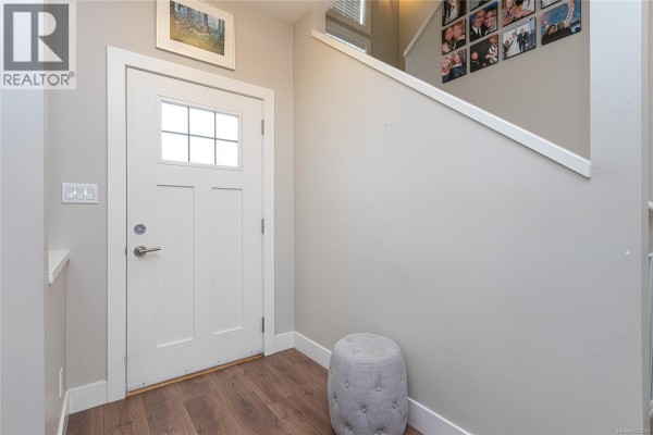 Bathroom - 5 3903 Douglas St, Saanich, BC V8X5L3 Photo 5