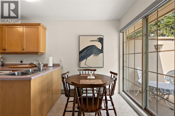 Primary Bedroom - 5 909 Admirals Rd, Esquimalt, BC V9A2P1 Photo 5