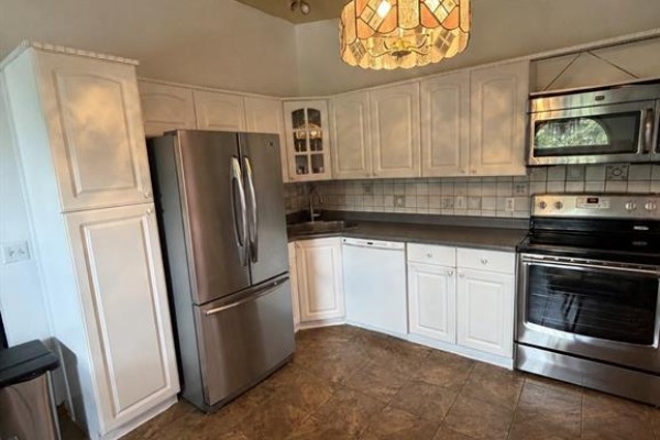 Kitchen - 5 Allen Court, Amherstburg, ON N9V3Z4 Photo 3