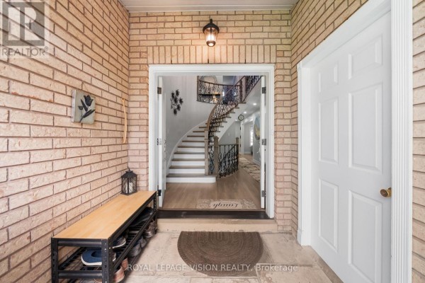 5 Anson Avenue, Toronto, ON M1M1X2 Photo 3