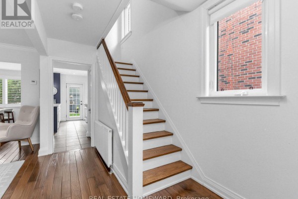 Primary Bedroom - 5 Beaufield Avenue, Toronto, ON M4G3R2 Photo 4