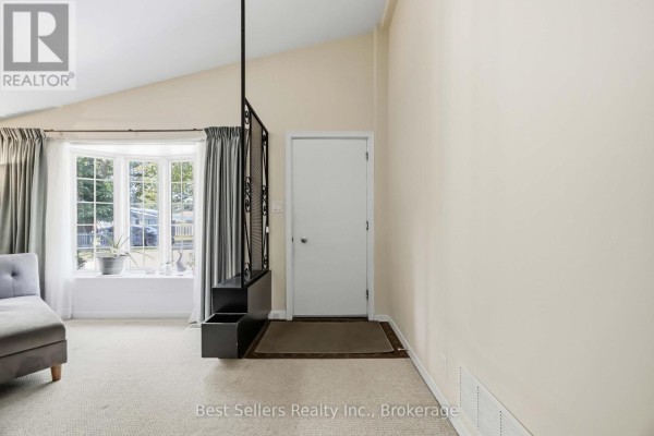 Bedroom 2 - 5 Benfrisco Crescent, Toronto, ON M1H1N2 Photo 5