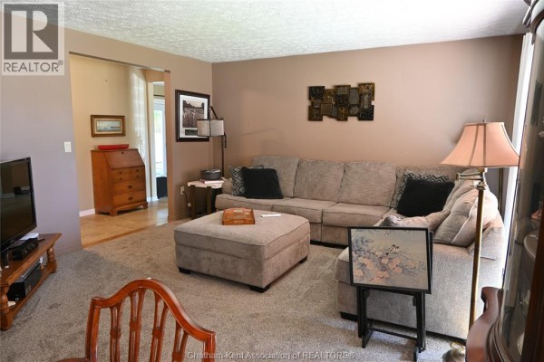 Family room - 5 Bernard Avenue East, Ridgetown, ON N0P2C0 Photo 5
