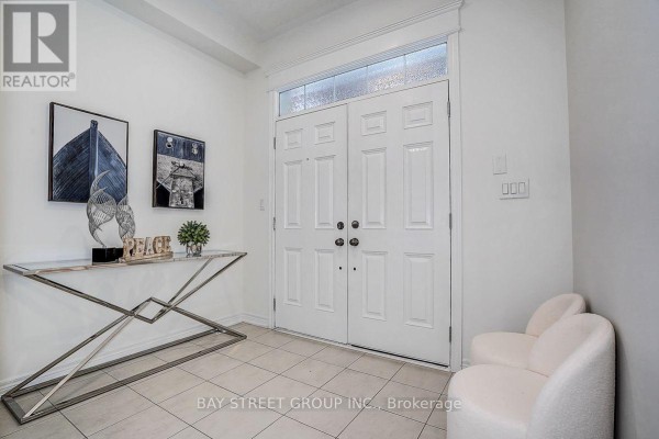 5 Blacksmith Trail, East Gwillimbury, ON L9N0R4 Photo 4