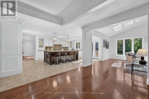 Living room - 5 Bonacres Avenue, Toronto, ON M1C1P6 Photo 5