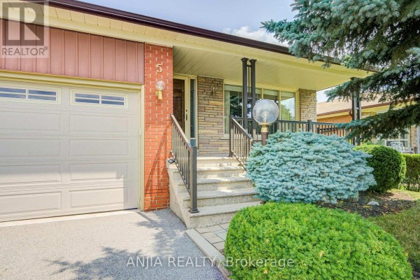 Kitchen - 5 Brantford Drive, Toronto, ON M1W1E2 Photo 4