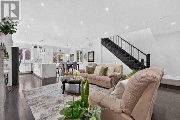 Living room - 5 Brenton Street, Toronto, ON M4B1C7 Photo 5
