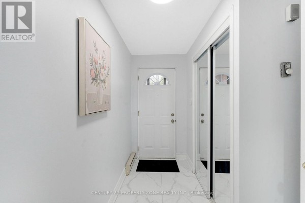Great room - 5 Briar Path, Brampton, ON L6T2A2 Photo 2