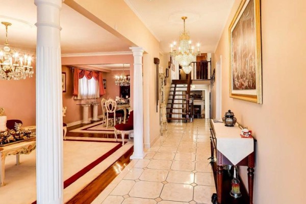 Wide foyer with tiled floor, grand staircase, chandelier, and view of dining room. - 5 Byworth Boulevard, Toronto