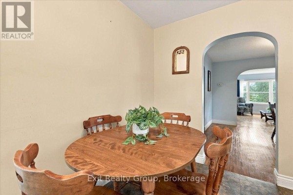 Dining room - 5 Charlotte Street, Quinte West, ON K8V2C1 Photo 5