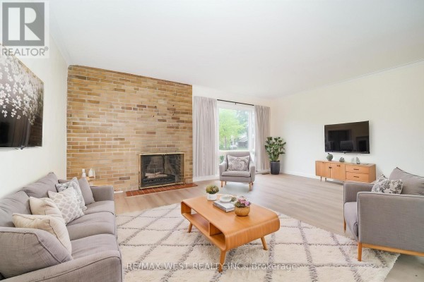 5 Cromarty Drive, Toronto, ON, photo 2