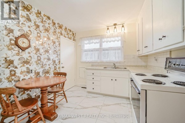 5 Cromarty Drive, Toronto, ON, photo 3