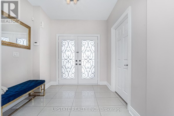 Living room - 5 Dillon Drive, Brampton, ON L6X3B6 Photo 4