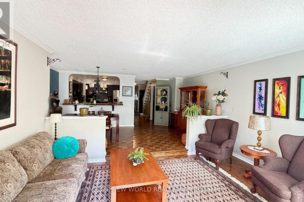 Family room - 5 Doral Gate, Markham, ON L3T7K6 Photo 4