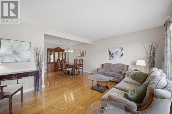 Kitchen - 5 Drake Boulevard, Brampton, ON L6T3K7 Photo 3