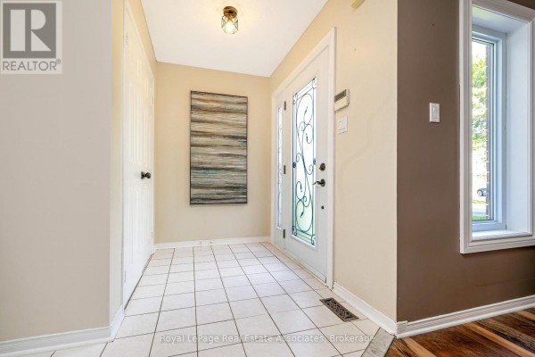 Living room - 5 Early Street, Halton Hills, ON L7G5T6 Photo 4