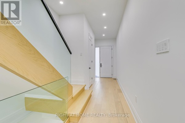 5 Enfield Avenue, Toronto, ON M8W1T6 Photo 3