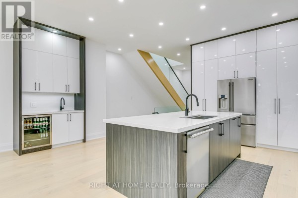 5 Enfield Avenue, Toronto, ON M8W1T6 Photo 5