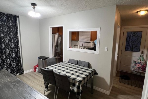 Bedroom 2 - 5 Glencairn Square, Brampton, ON L6S2H7 Photo 5