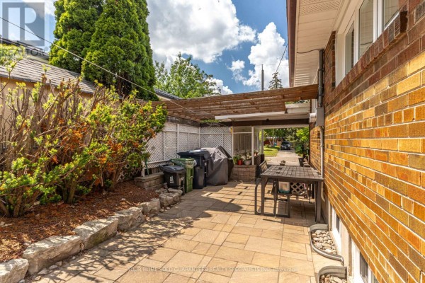 5 Hallow Crescent, Toronto, ON, photo 3